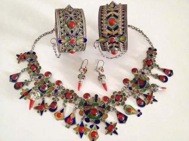 La beauté des bijoux kabyles dans une collection de 10 photos 11