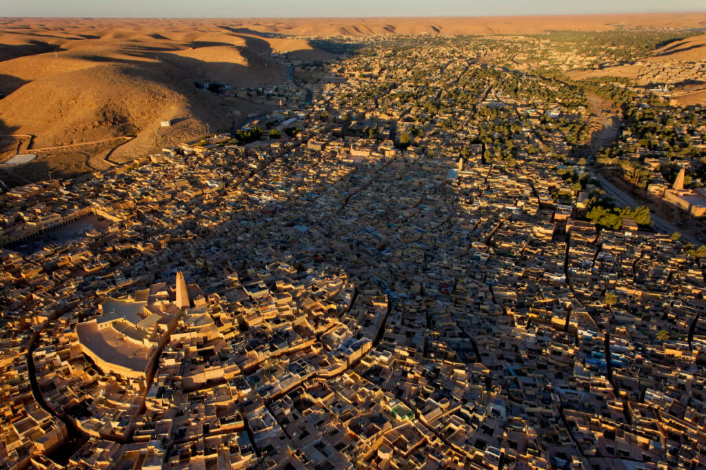 Photographes étrangers à suivre de près – George Steinmetz 3 Ghardai%CC%88a Ghardai%CC%88a Algeria scaled 1