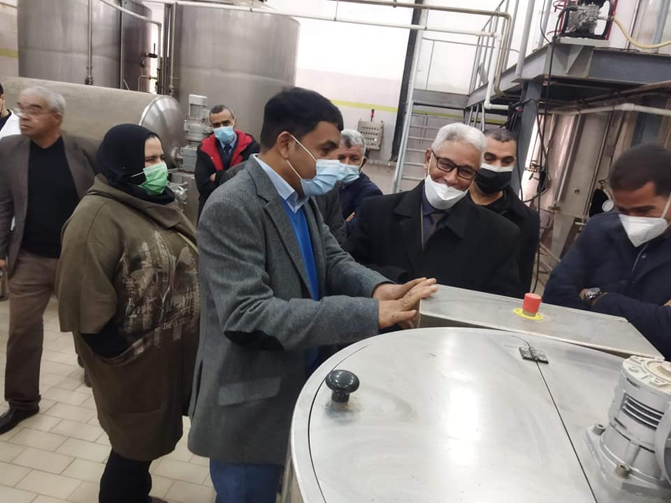 Biskra : Une usine privée qui produit de l'alcool médical à partir de dattes 3 Biskra Une usine prive%CC%81e qui produit de lalcool me%CC%81dical a%CC%80 partir de dattes4