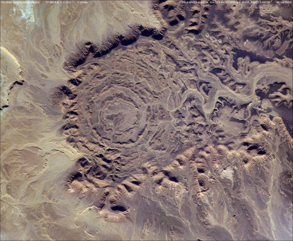 Quatre des plus beaux cratères météoritiques du monde sont en Algérie 2 Crate%CC%80res de Tin Bider