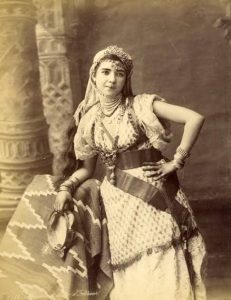 La frimla une tenue traditionnelle qui à quasiment disparue en Algérie 4