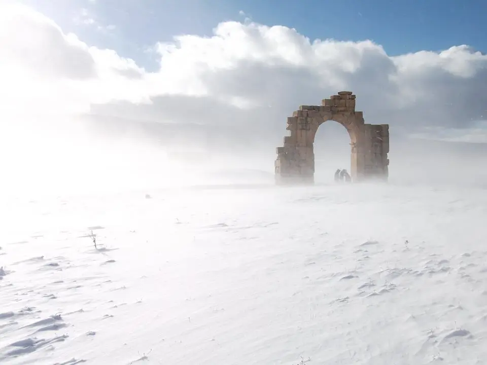 Batna La beaute des ruines de Lambese sous la neige PHOTOS