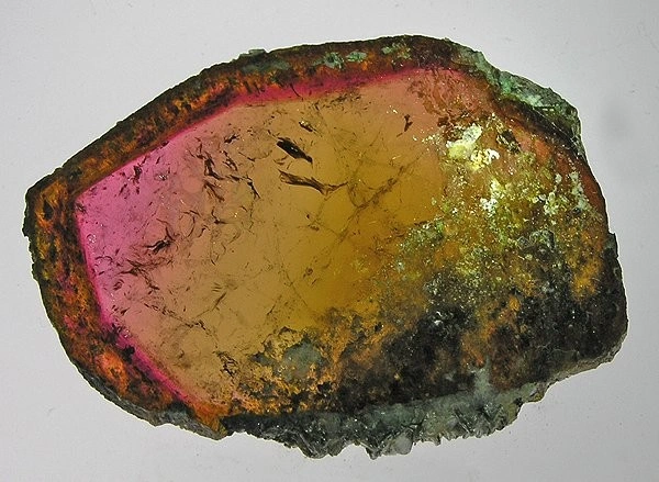 Tamanrasset : la tourmaline pourrait révéler de l’or vieux de 800 millions d’années 3 Tourmaline