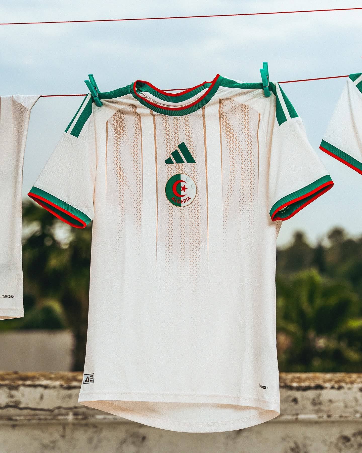 Adidas dévoile la tenue 2026 de l’Algérie : un hommage au zellige 2 Maillot de l'équipe d'Algérie 2026